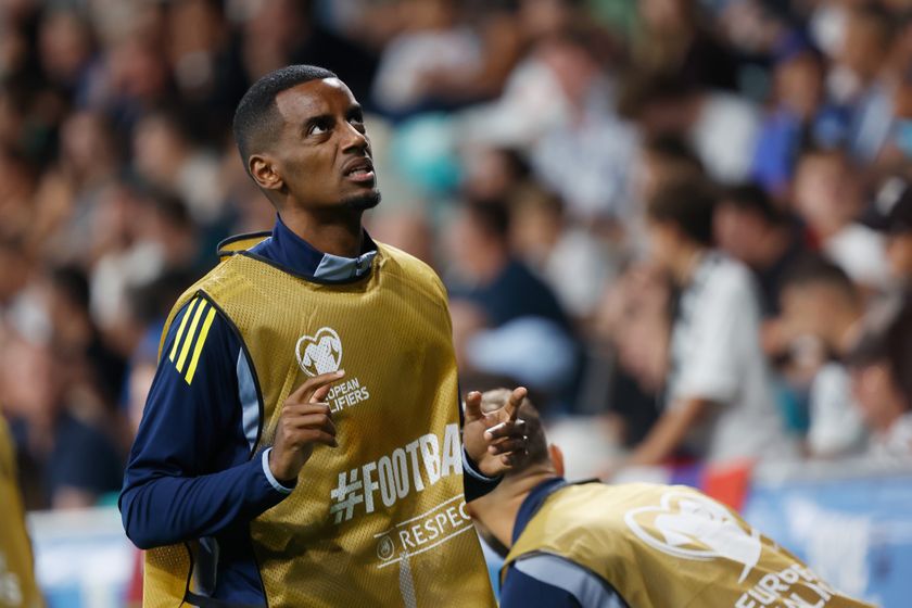 Alexander Isak warms up for Sweden, September 2025