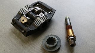 Shimano Saint PD-M821 pedal components