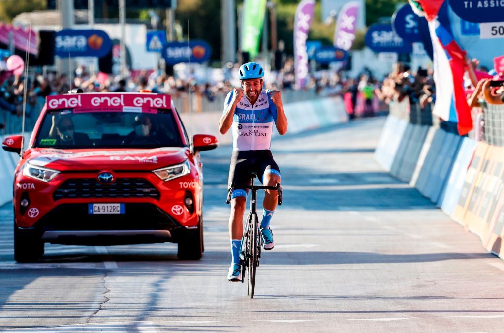 Alex Dowsett wins stage 8 at the Giro d'Italia