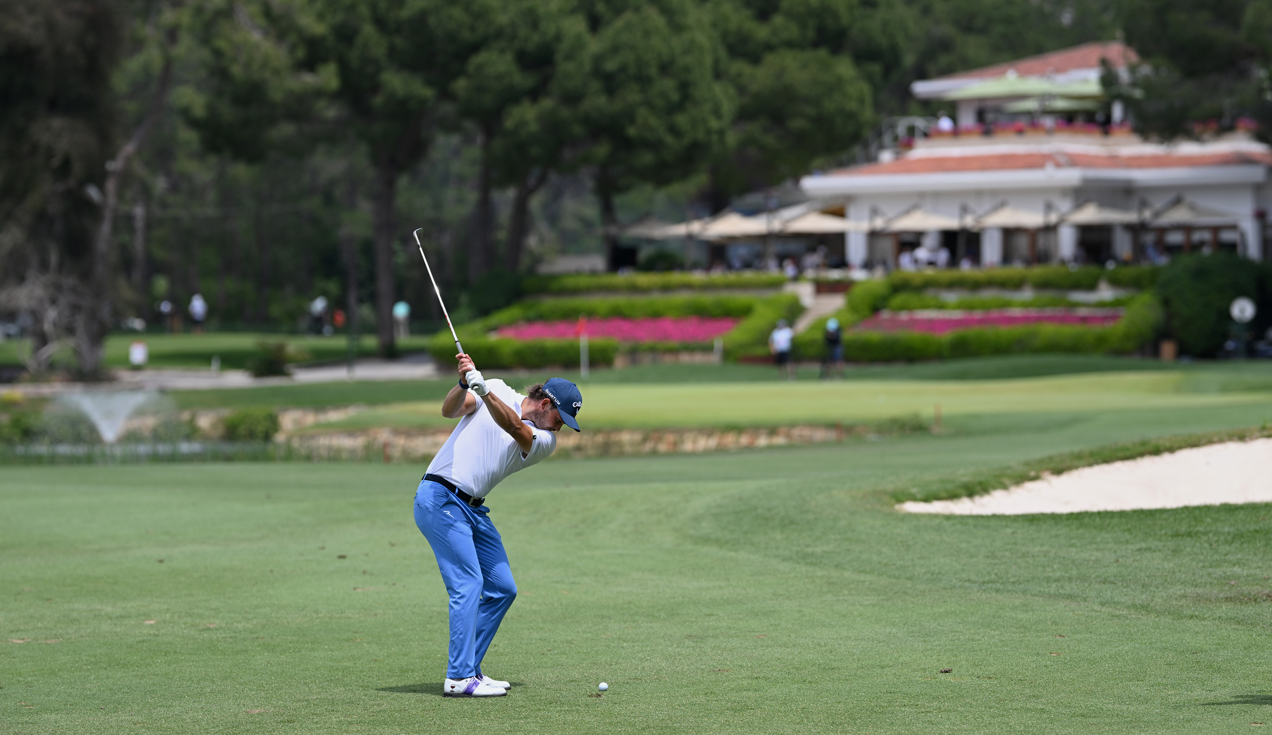 Gregorio de Leo at the top of his backswing