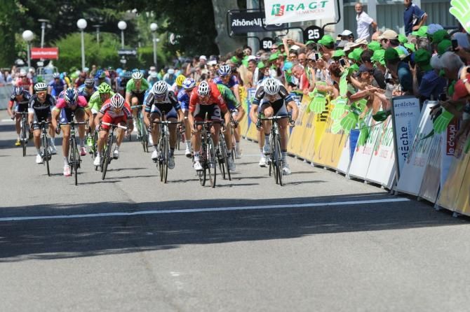Nikias Arndt (Giant-Shimano) came from behind to win by a few inches