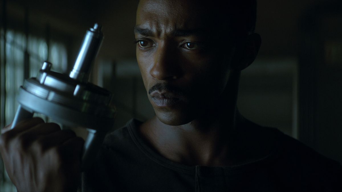 Anthony Mackie as Leo in "Outside the Wire" on Netflix.