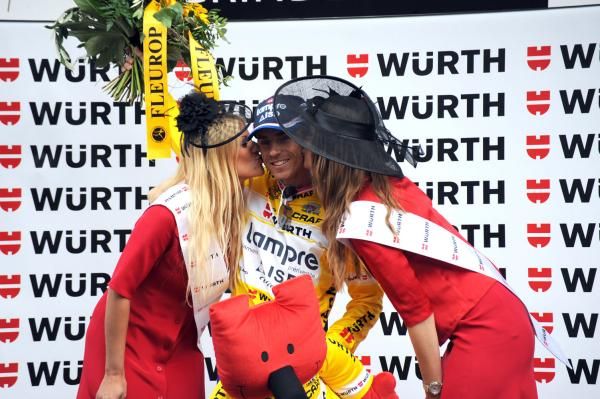 Damiano Cunego (Lampre-ISD) got the kisses and the yellow jersey