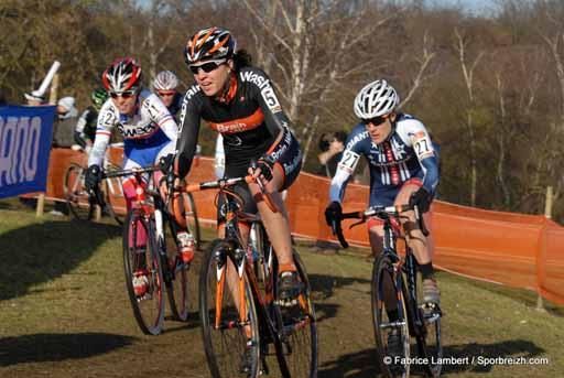 Sabrina Stultiens (Brainwash) hits the front.