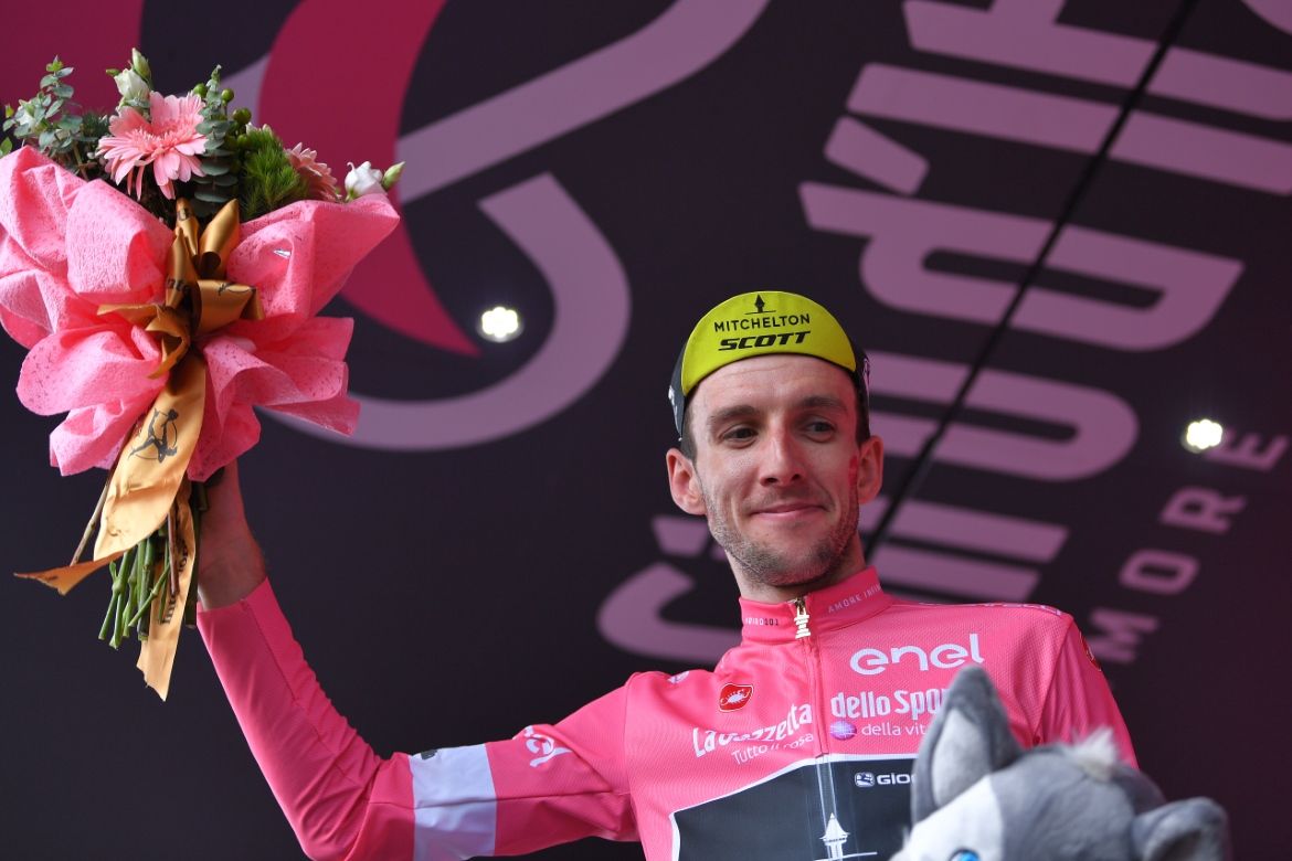 Simon Yates survived his first day in the maglia rosa