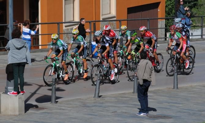 The breakaway, riding at ease. They were allowed to build a good gap that was tightly controlled by Movistar Team