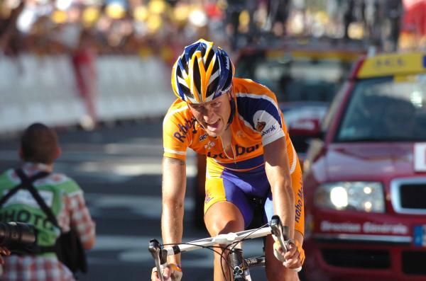 Michael Rasmussen rides into yellow at the 2007 Tour de France.