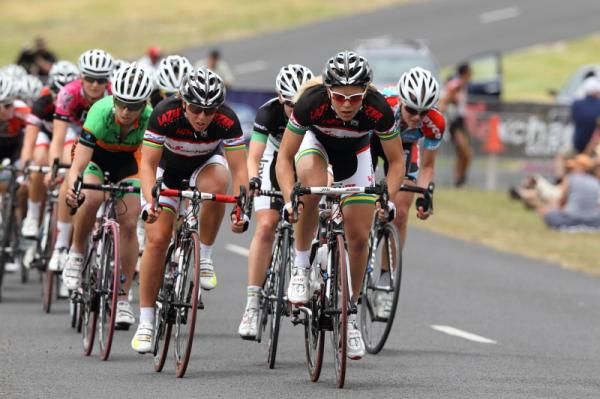 Nicole Cooke and Kirsty Broun (Bike Exchange) chase the break