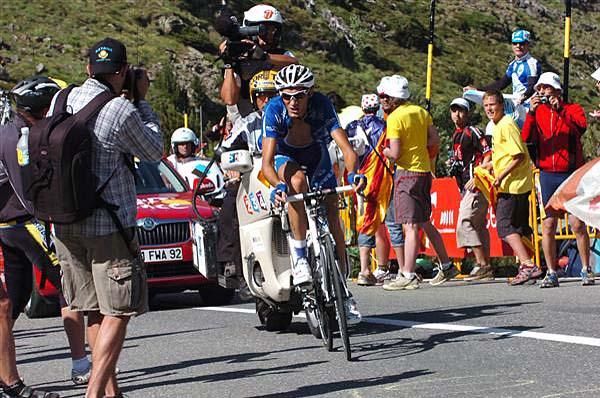 Brice Feillu (Agritubel) rides to a stage win.