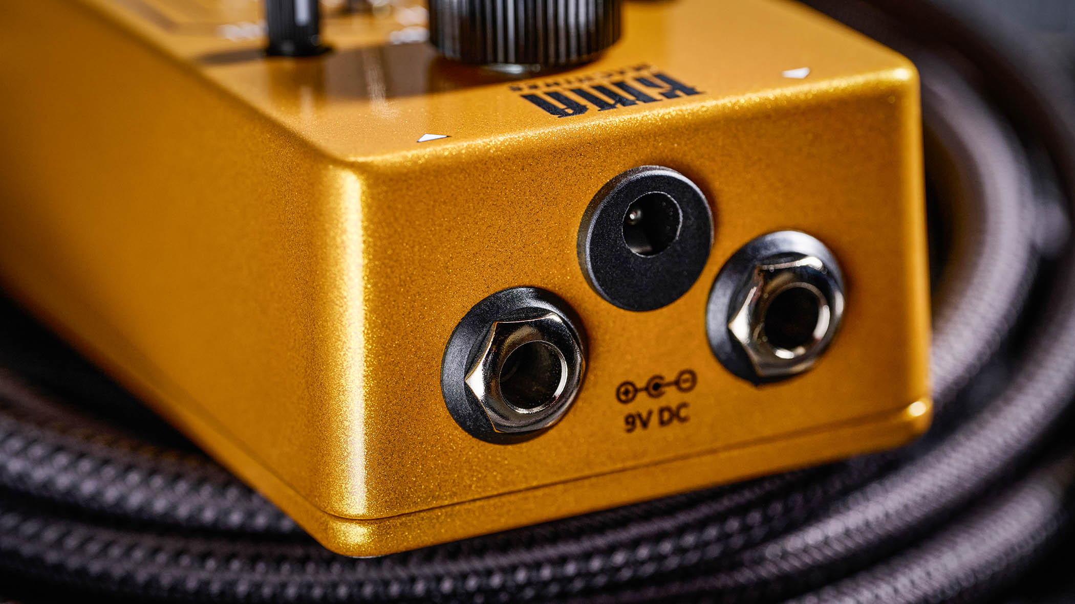 KMA Geminus Stereo True Double Tracker: the gold stompbox&#039;s fascia is dominated by one large black dial and is photographed here in close-up.