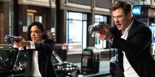 Thompson and Hemsworth in the Men in Black trailer