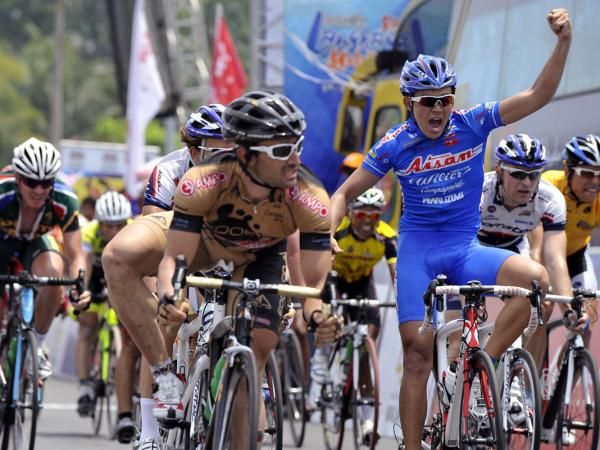 Kazuhiro Mori (Aisan Racing Team) celebrates his teammate's win