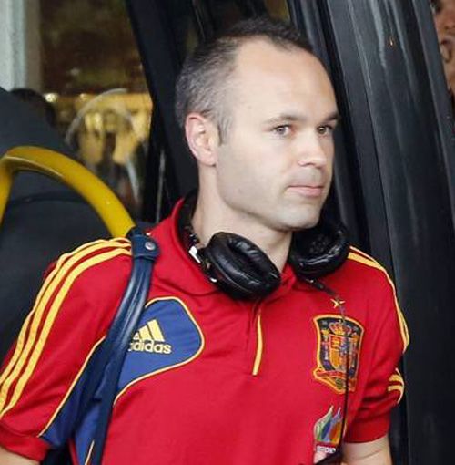 Do all footballers wear Beats by Dre headphones? What HiFi?