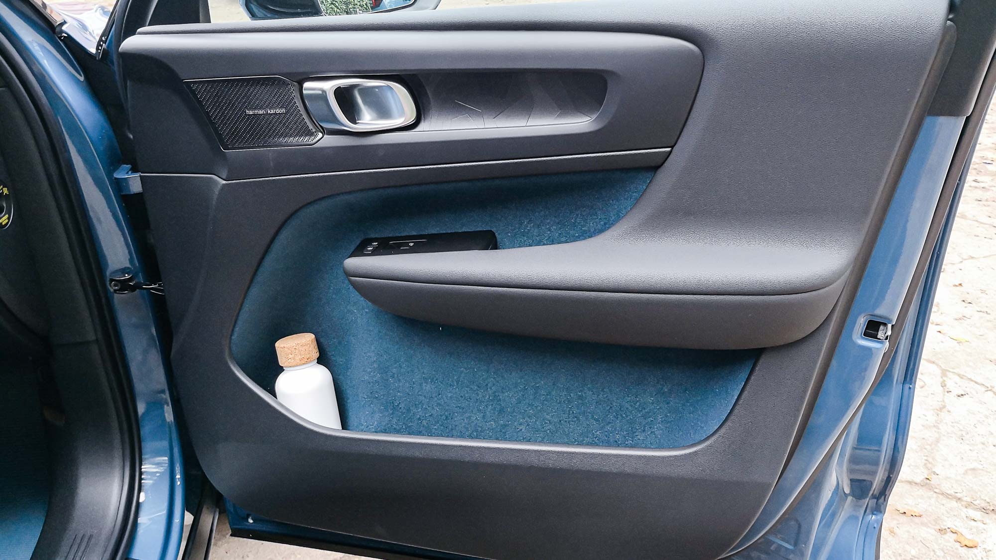 Volvo C40 Recharge interior door