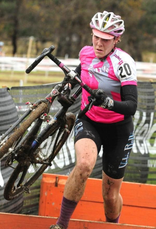 Kari Studley (Velo Bella) running the barriers.