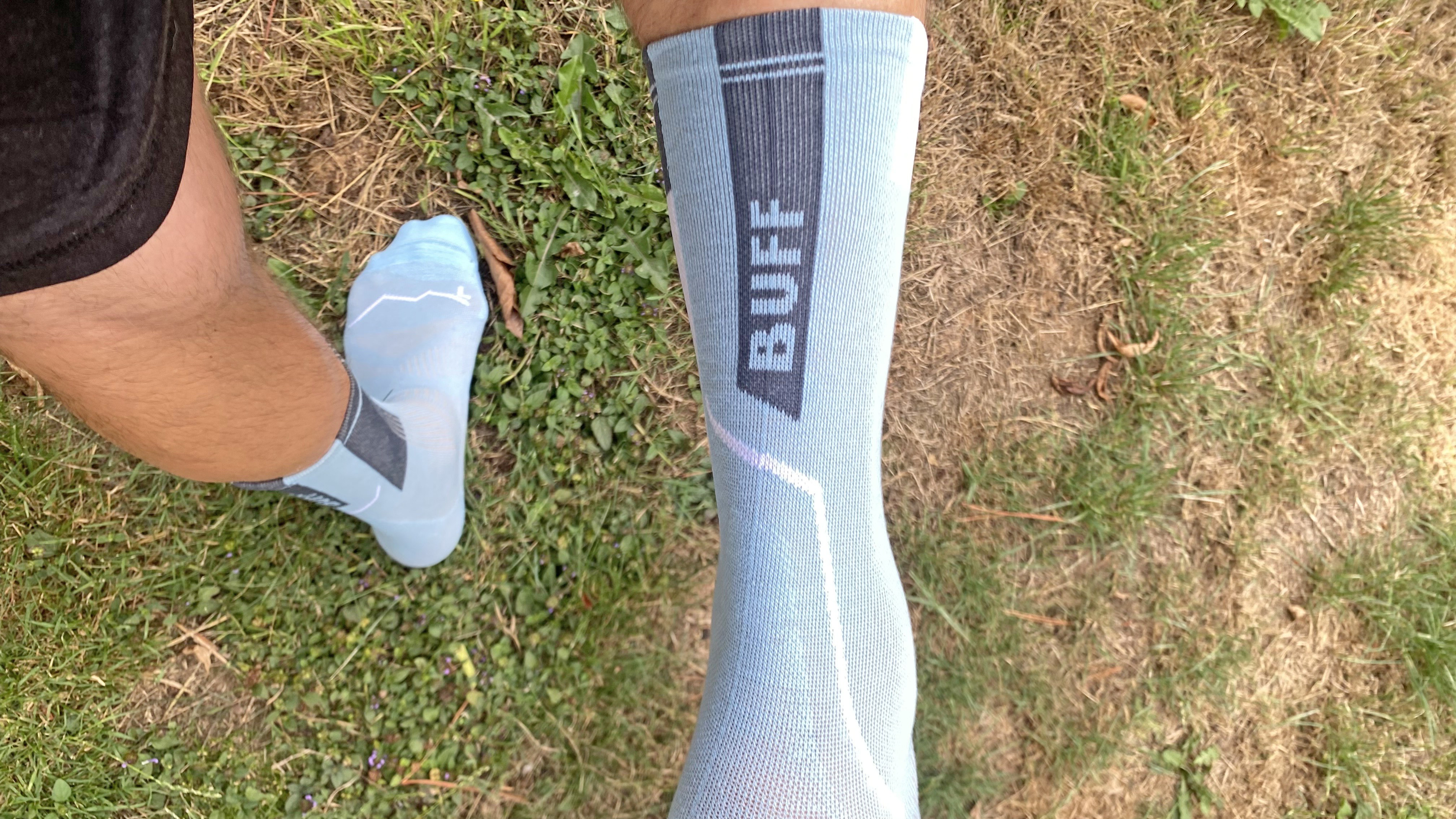 Runner wearing the Buff CoolNet Crew Running Socks