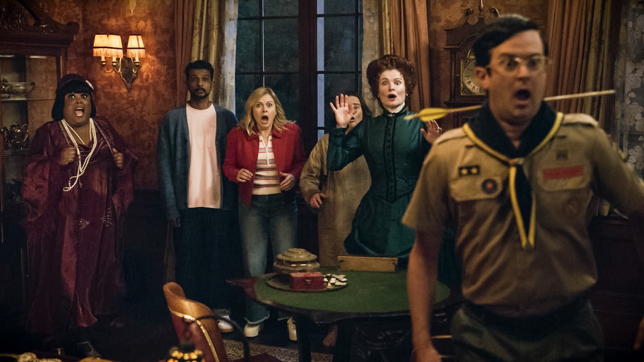 Jay plus Sam and the ghosts screaming in Ghosts Season 5x03 Halloween episode