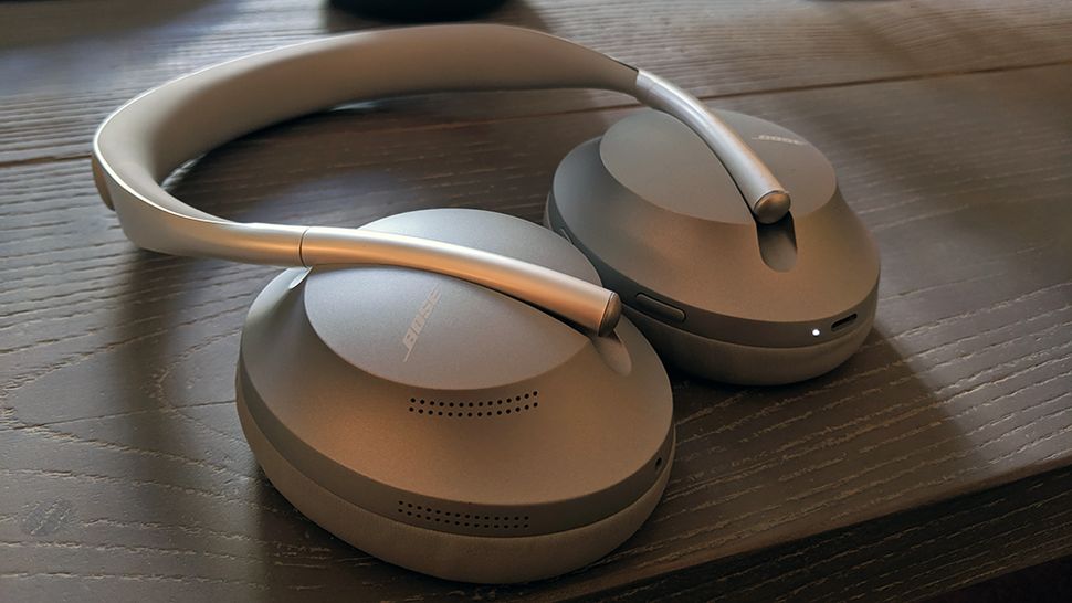 Bose Noise Cancelling Headphones 700 and Sony WH-1000XM4 at lowest