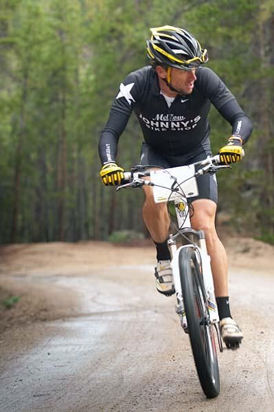 Despite a multi-minute lead, Lance Armstrong was constantly looking back afraid that Dave Wiens was coming up from behind.