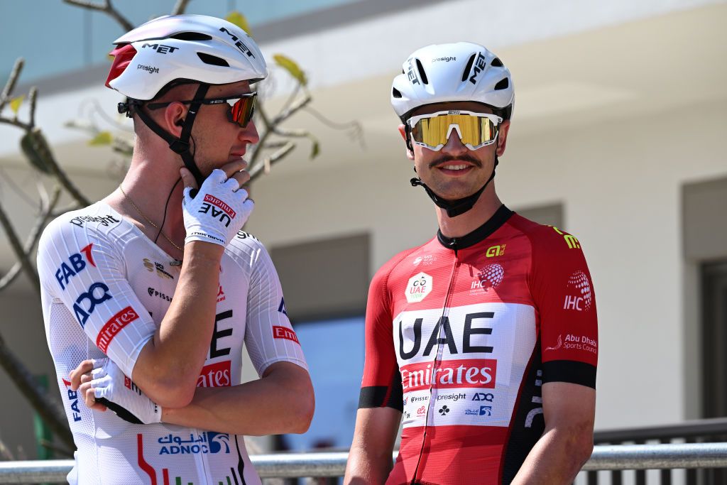 Peloton at the start of the UAE Tour 2024 stage 5