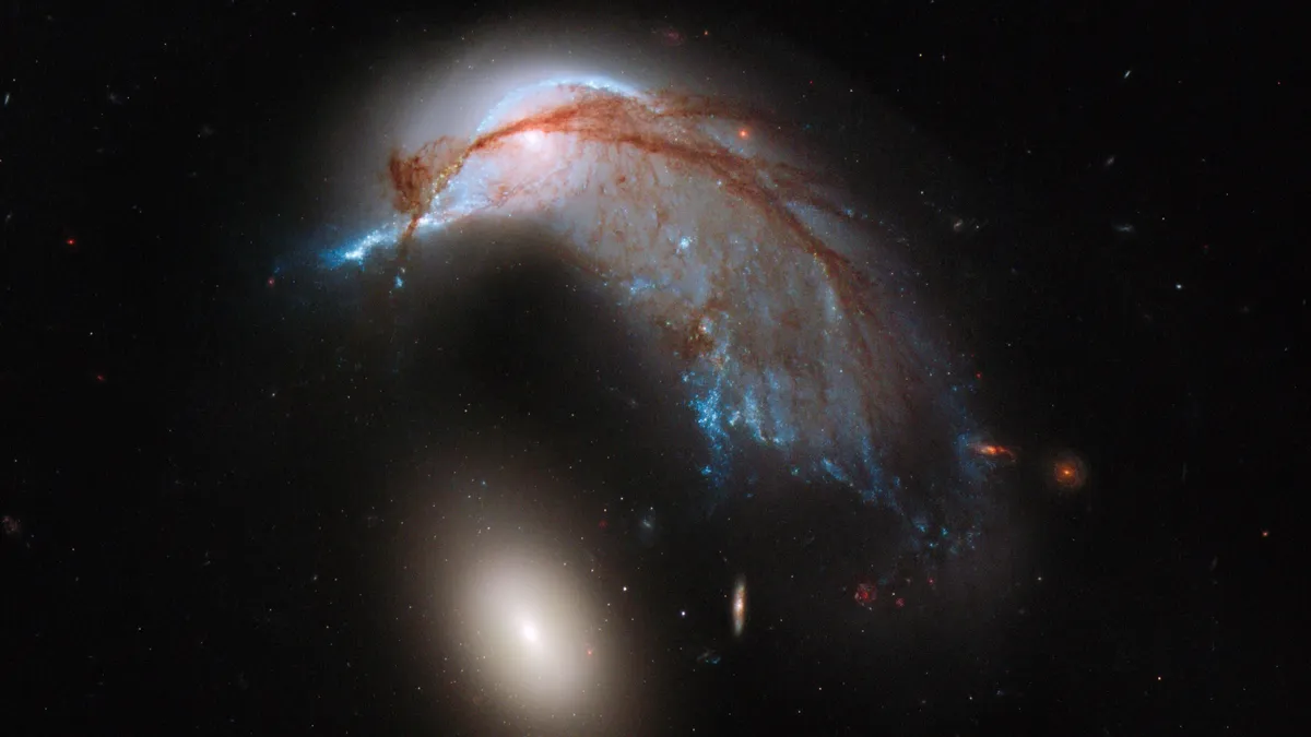 'Hummingbird galaxy' guards a cosmic egg HsXrp8Xs3dq8CVPo25KATK-1200-80.jpg