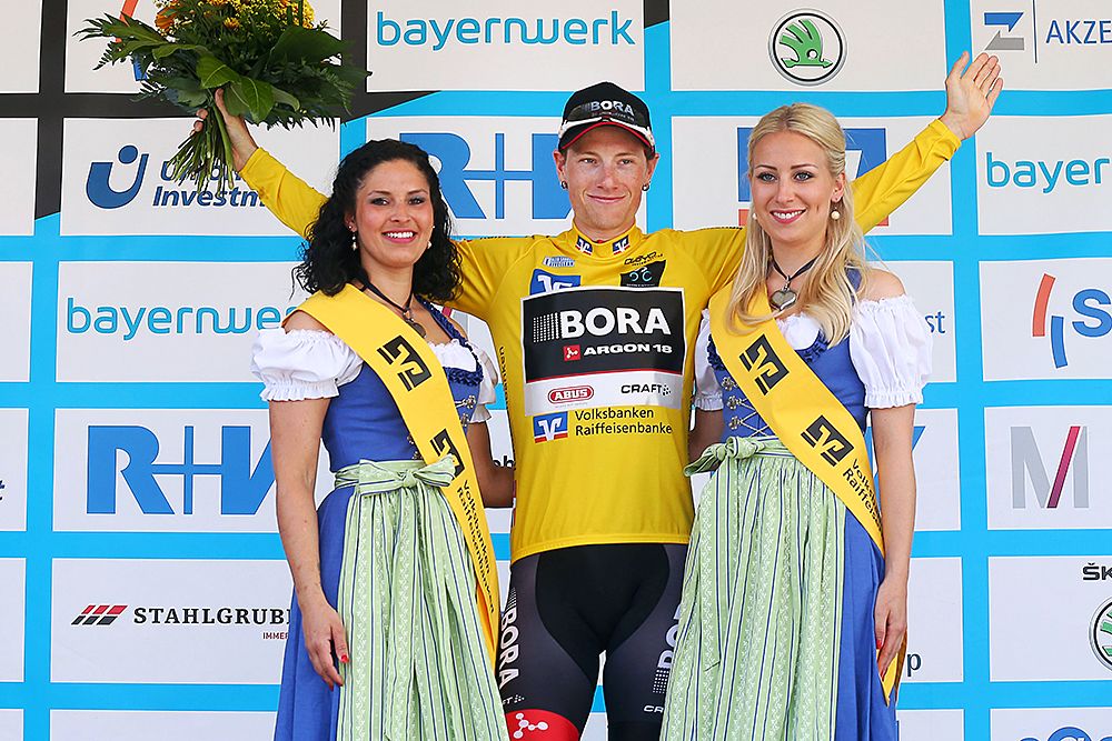Sam Bennett (Bora-Argon 18) in the yellow leader's jersey