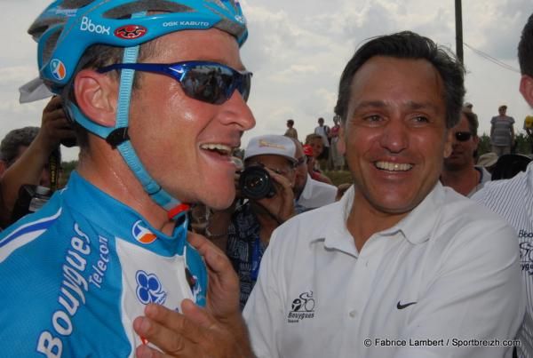 Thomas Voeckler (Bbox Bouygues Telecom) celebrates with team boss Jean Rene Bernaudeau