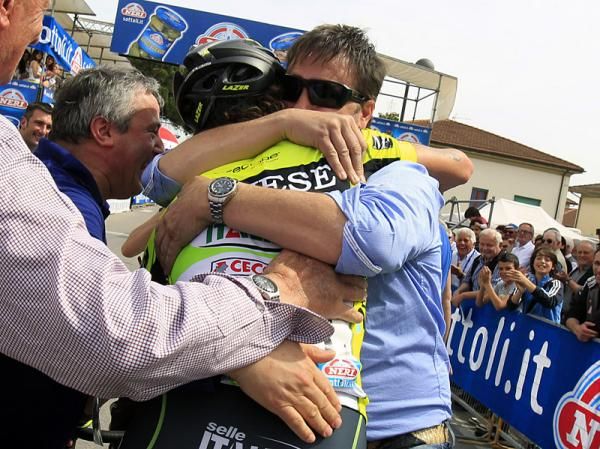 Filippo Pozzato congratulated by Farnese Vini-Selle Italia assistant sports director Luca Scinto.