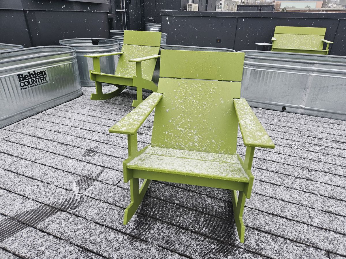 Galaxy S23 camera sample: Photo of a chair covered in snow