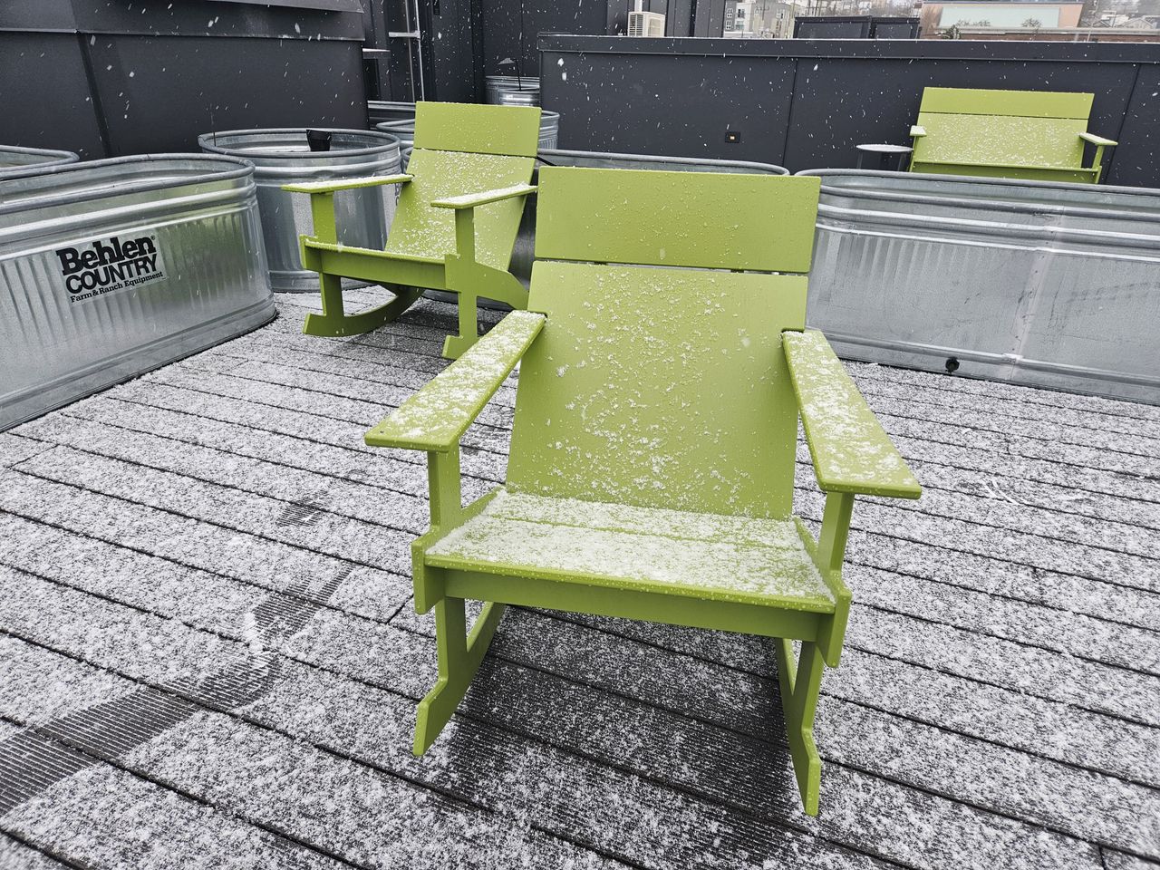 Galaxy S23 camera sample: Photo of a chair covered in snow