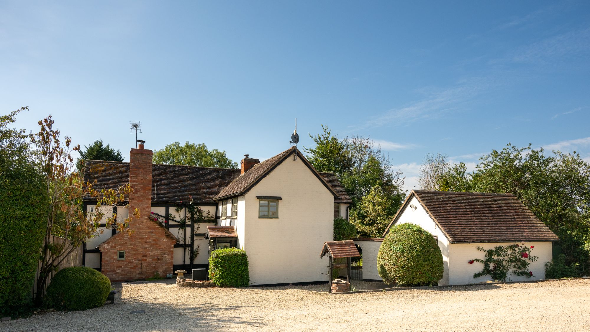 Huntsmans Cottage, Stratford, Knight Frank, &amp;pound;800,000 (5)