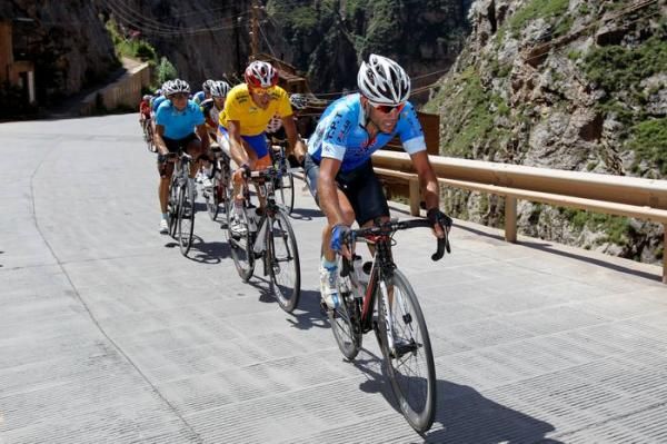 Ghader Mizbani (Tabriz) leads the yellow jersey group.