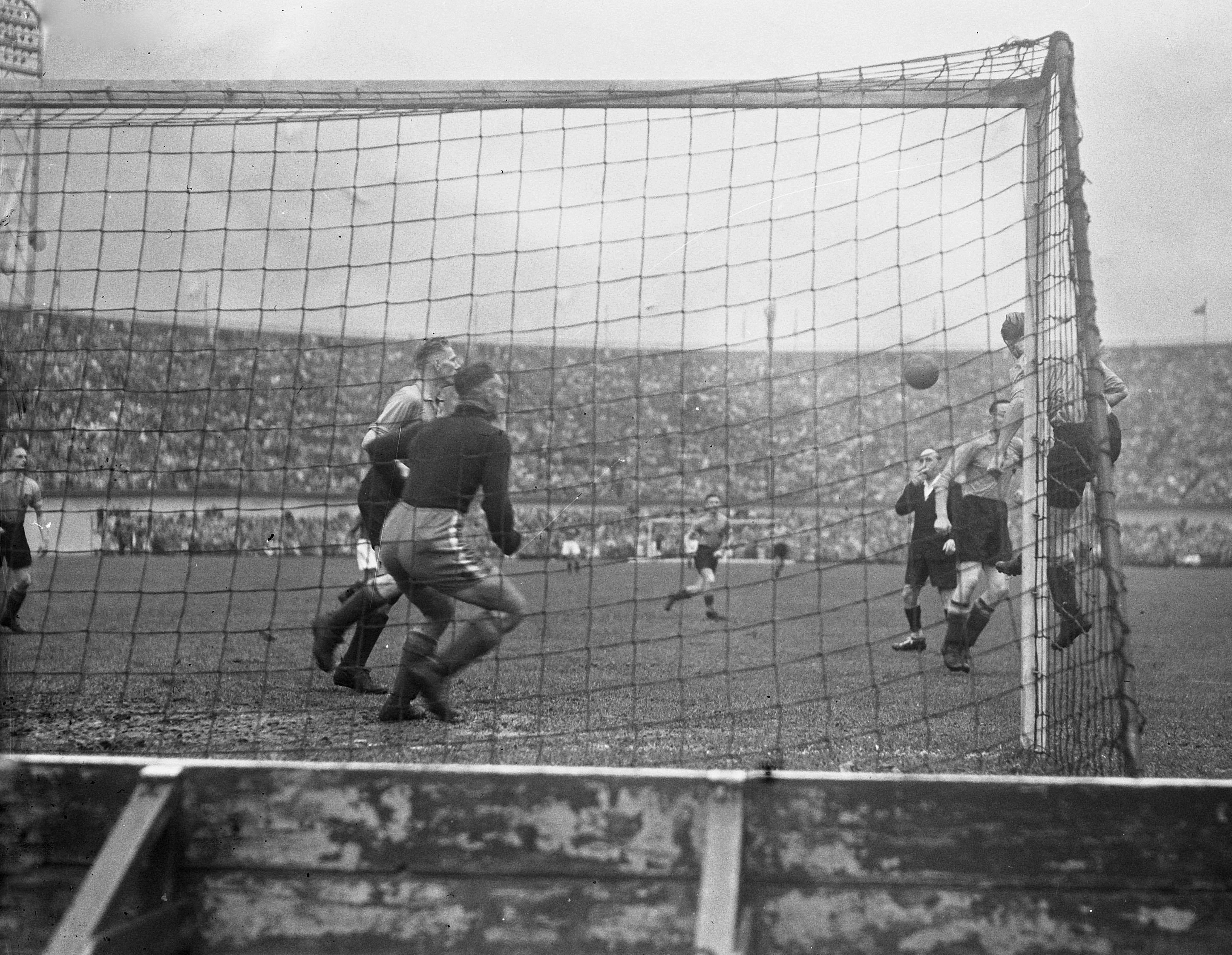 Abe Lenstra scores for the Netherlands in September 1947.