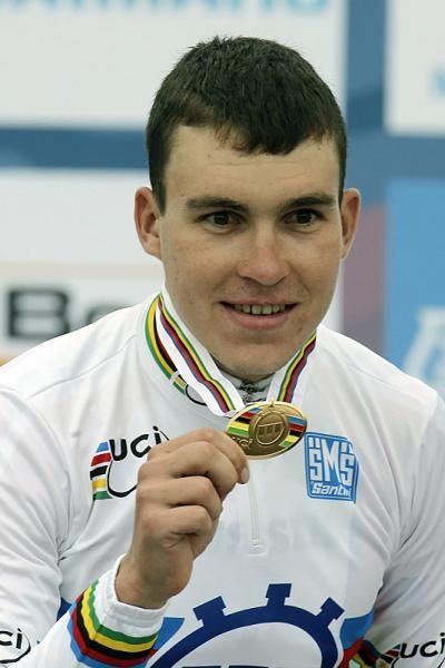 Anton Vorobyev (Russian Federation) with his gold medal in the U23 men's time trial.