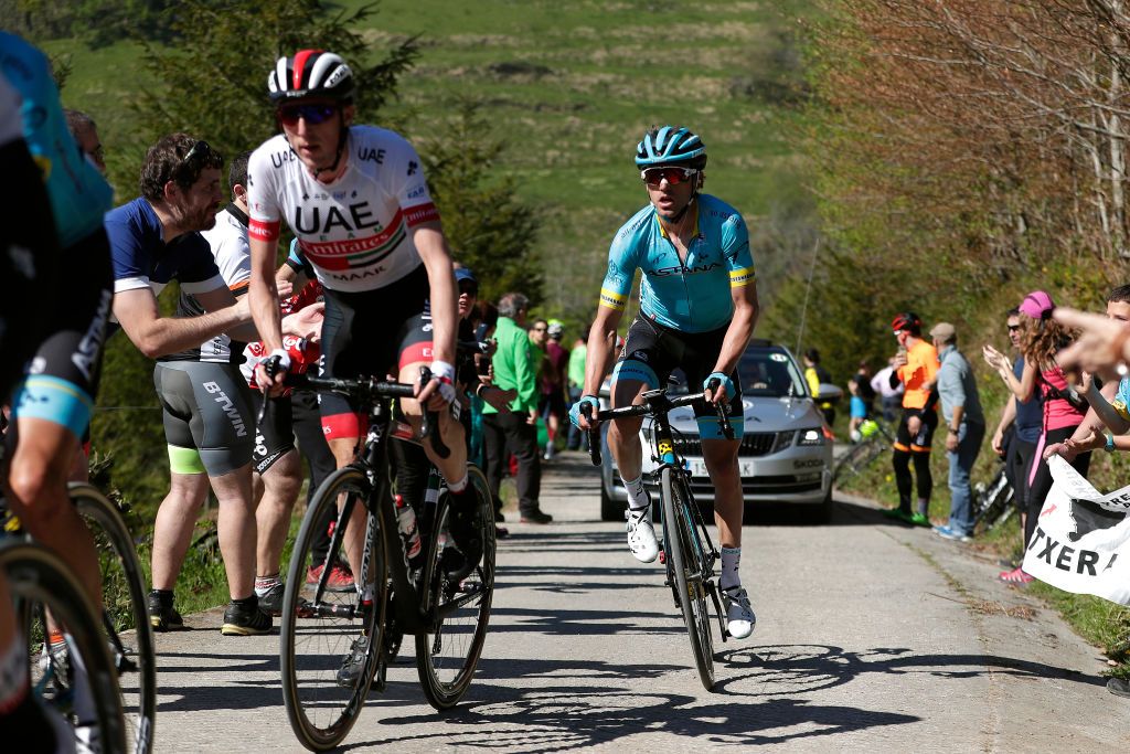 Dan Martin and Ion Izagirre in the late break