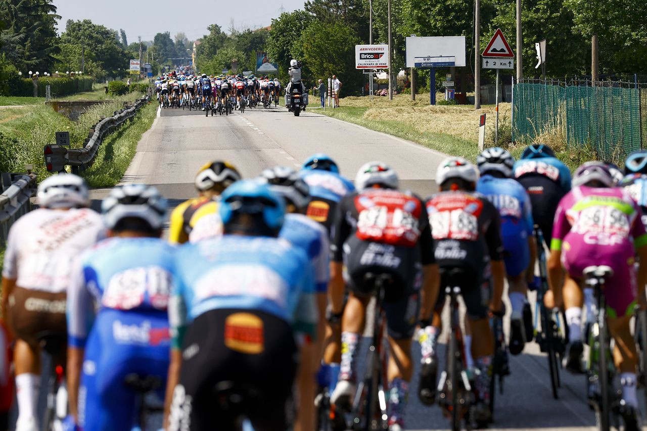 Giro d&acirc;Italia 2022 - 105th Edition - 11th stage Santarcangelo di Romagna - Reggio Emilia 203&Acirc;&nbsp;km - 18/05/2022 - Peloton - Echelons - photo Luca Bettini/SprintCyclingAgency&Acirc;&copy;2022