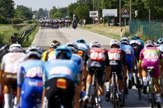 Giro dâ€™Italia 2022 - 105th Edition - 11th stage Santarcangelo di Romagna - Reggio Emilia 203Â km - 18/05/2022 - Peloton - Echelons - photo Luca Bettini/SprintCyclingAgencyÂ©2022