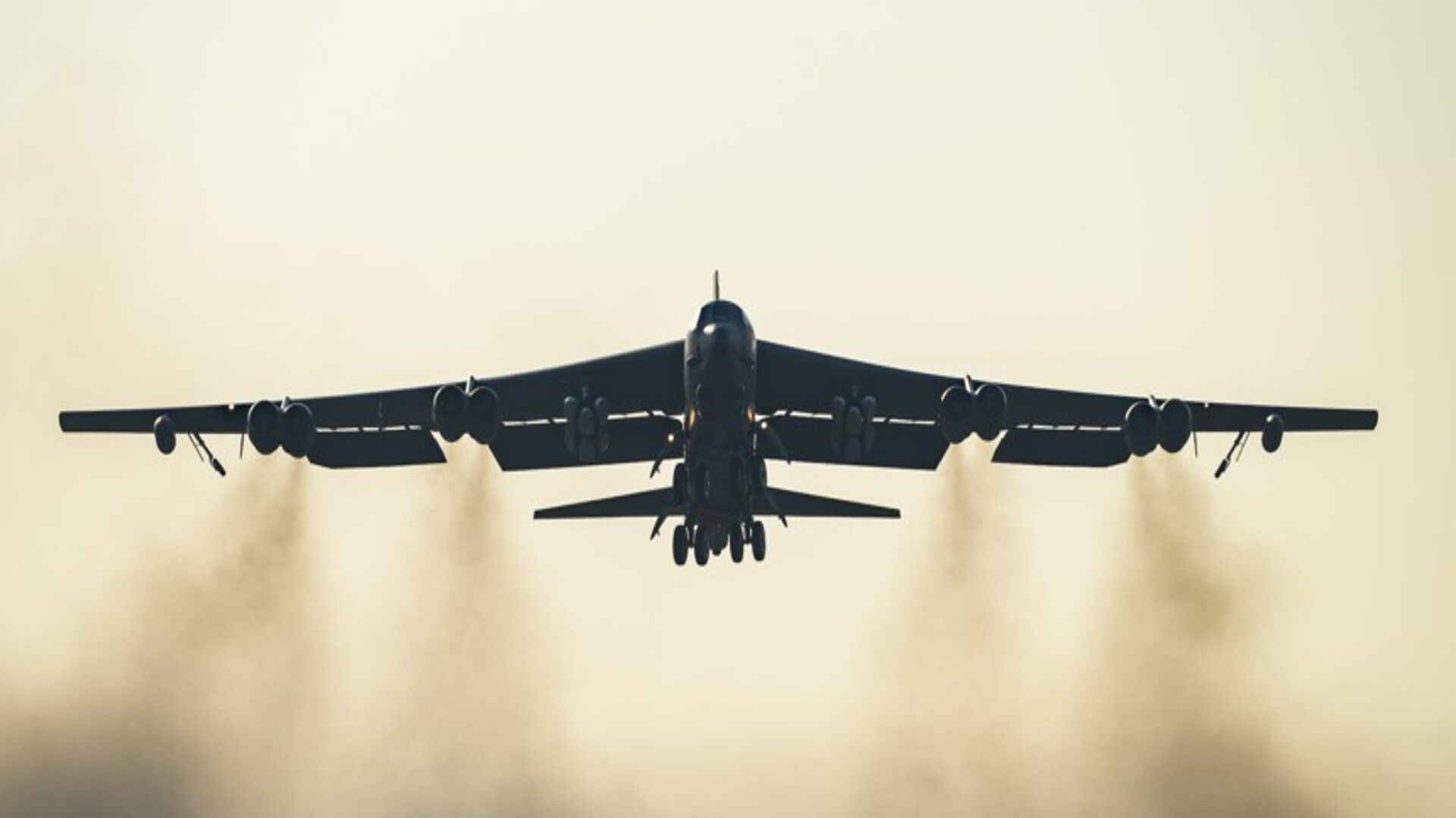 ترفض طائرة B-52 التقاعد لأن ترقية المحرك التي تبلغ تكلفتها 9 مليارات دولار تبقي قاذفة القنابل في الحرب الباردة في الخدمة لمدة قرن تقريبًا