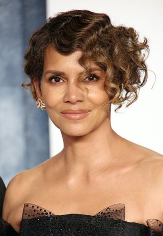 Halle Berry attends the 2023 Vanity Fair Oscar Party hosted by Radhika Jones at Wallis Annenberg Center for the Performing Arts on March 12, 2023 in Beverly Hills, California