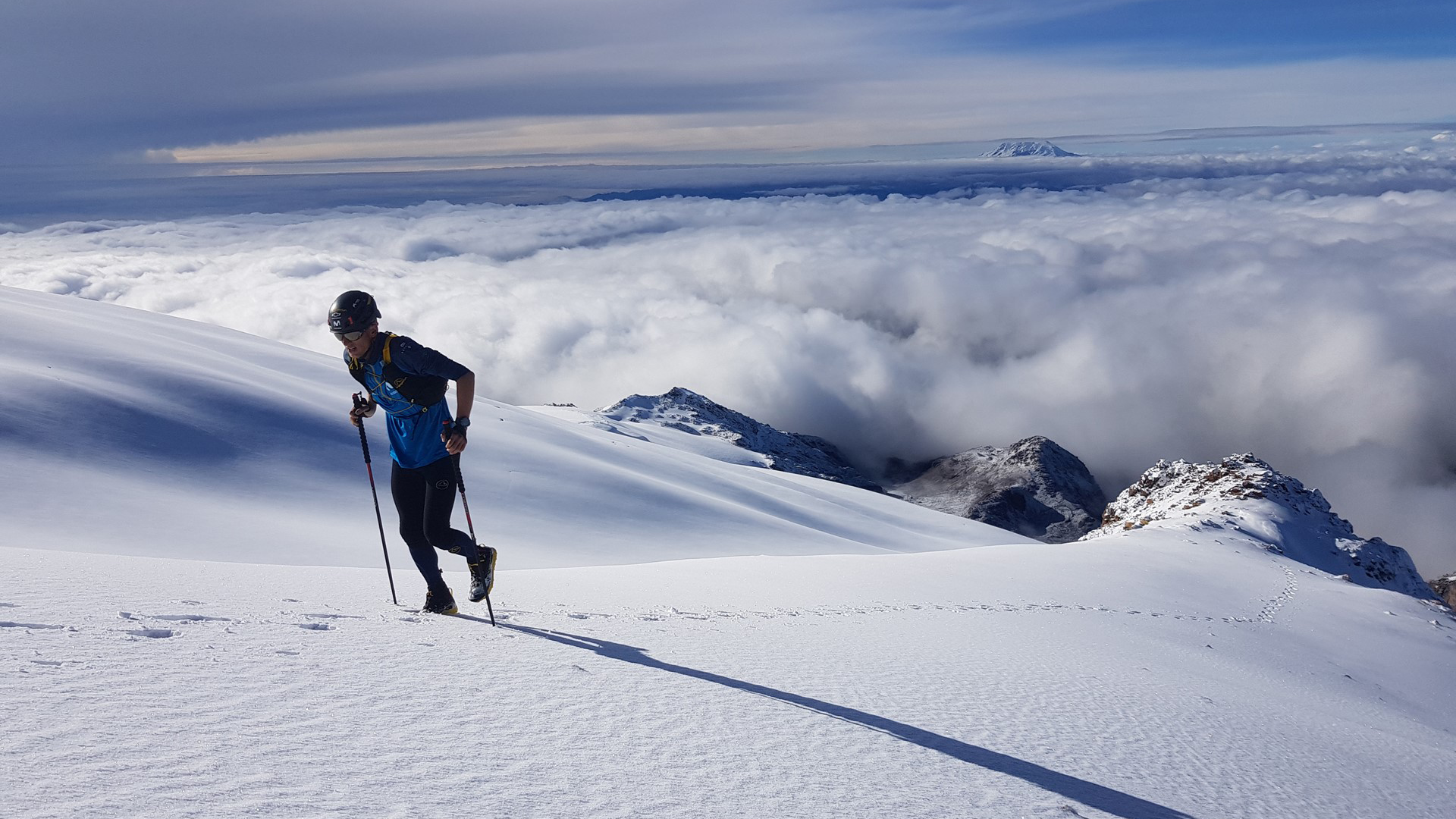 Karl Egloff running up a mountain