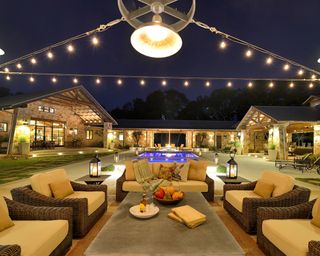 Ranch style house outdoors