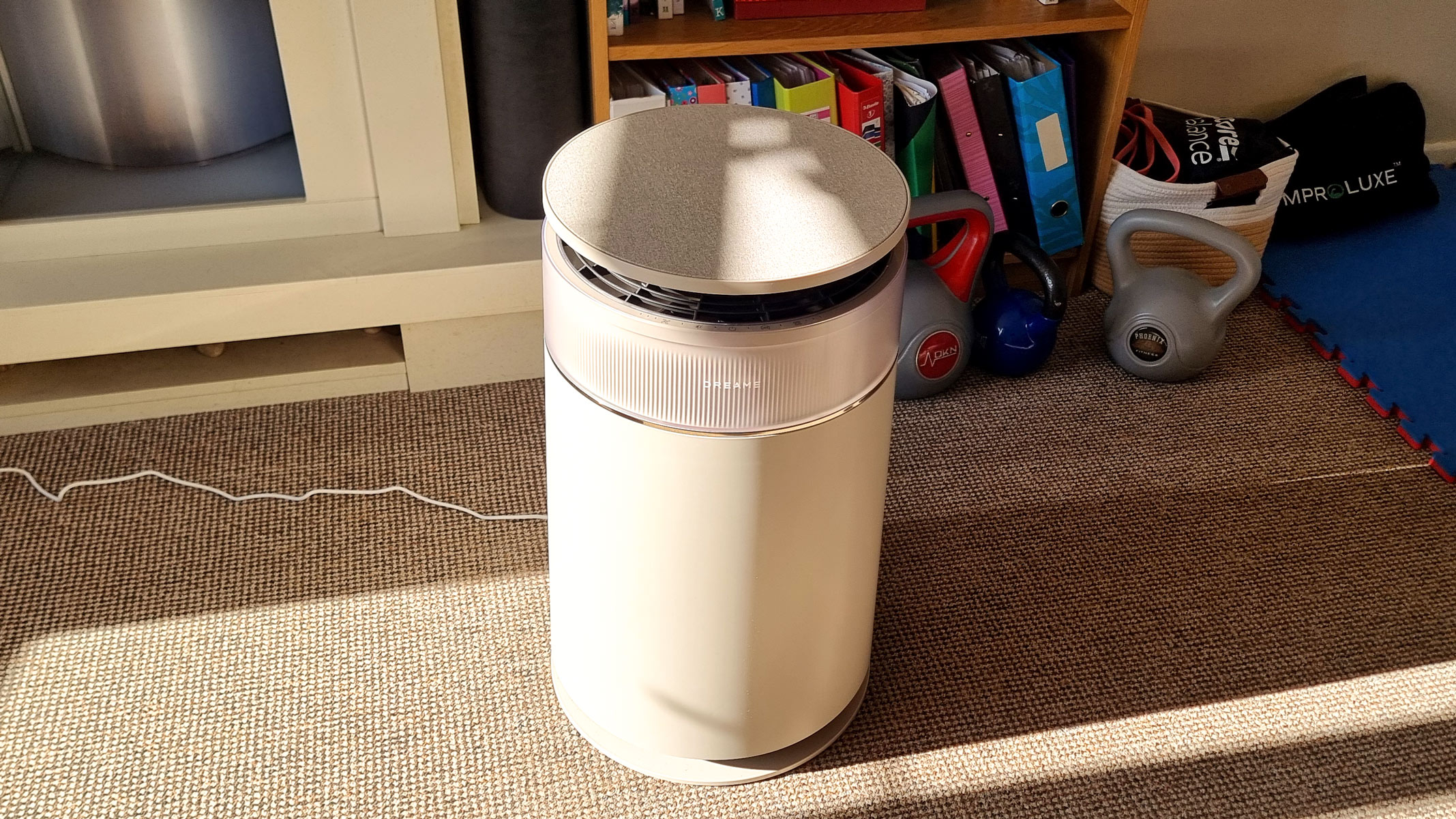 a picture of the Dreame FP10 air purifier standing in the middle of a living room, view from above