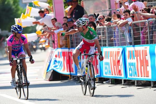 Giovanni Visconti yells at Ulissi after the sprint.