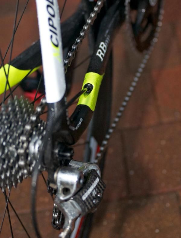 Internal rear cable routing enhances the frame's aero credentials.