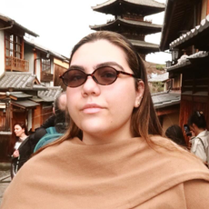 Who What Wear editor Ana Escalante wears oval-shaped Amazon sunglasses.