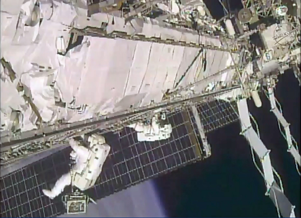 Lindgren and Scott Kelly Conclude Spacewalk