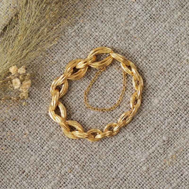 Linked Kissing Seed Graduated Bracelet