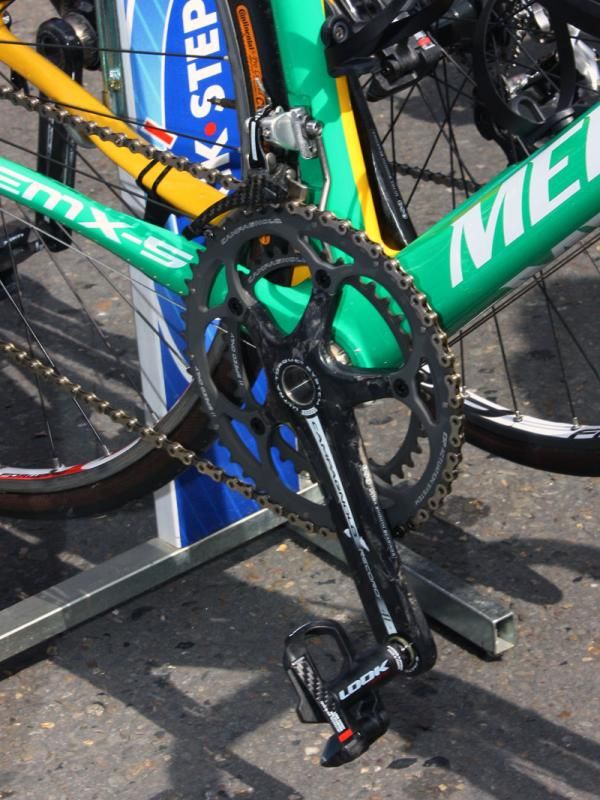 Sylvain Chavanel's (Quick Step) Campagnolo Record crankset was fitted with standard 53/39T chainrings.