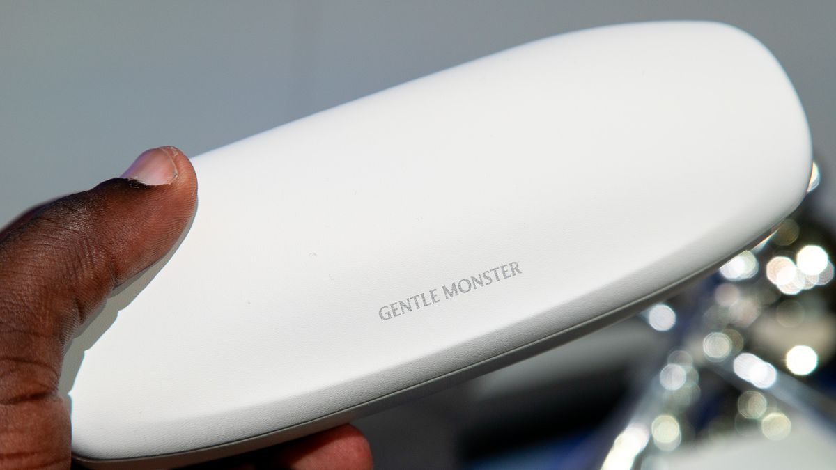 Hands-on with Samsung Glasses with Warby Parker and Gentle Monster styles