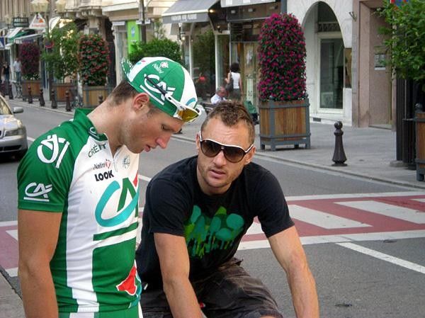 Getting some advice on sprinting from Baden Cooke.